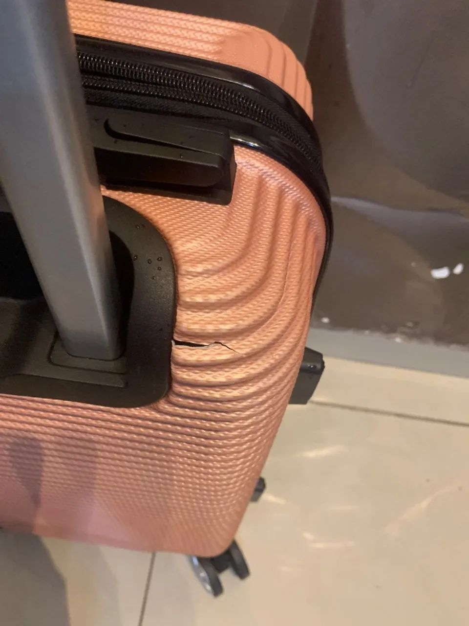 Malas de viagem com pequeno defeito  - Foto 4