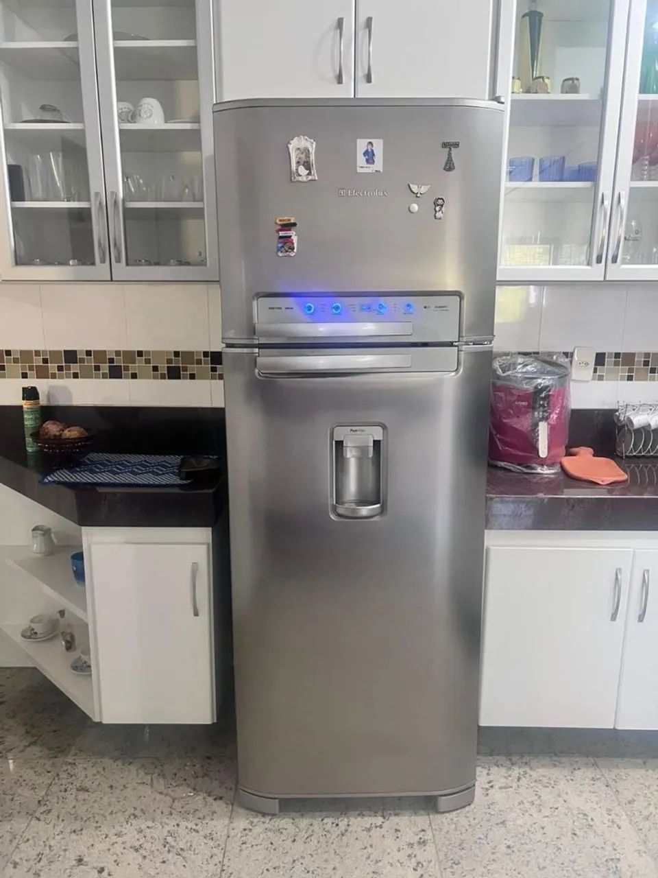 Geladeira Electrolux Frost Free Inox com Dispenser de Água