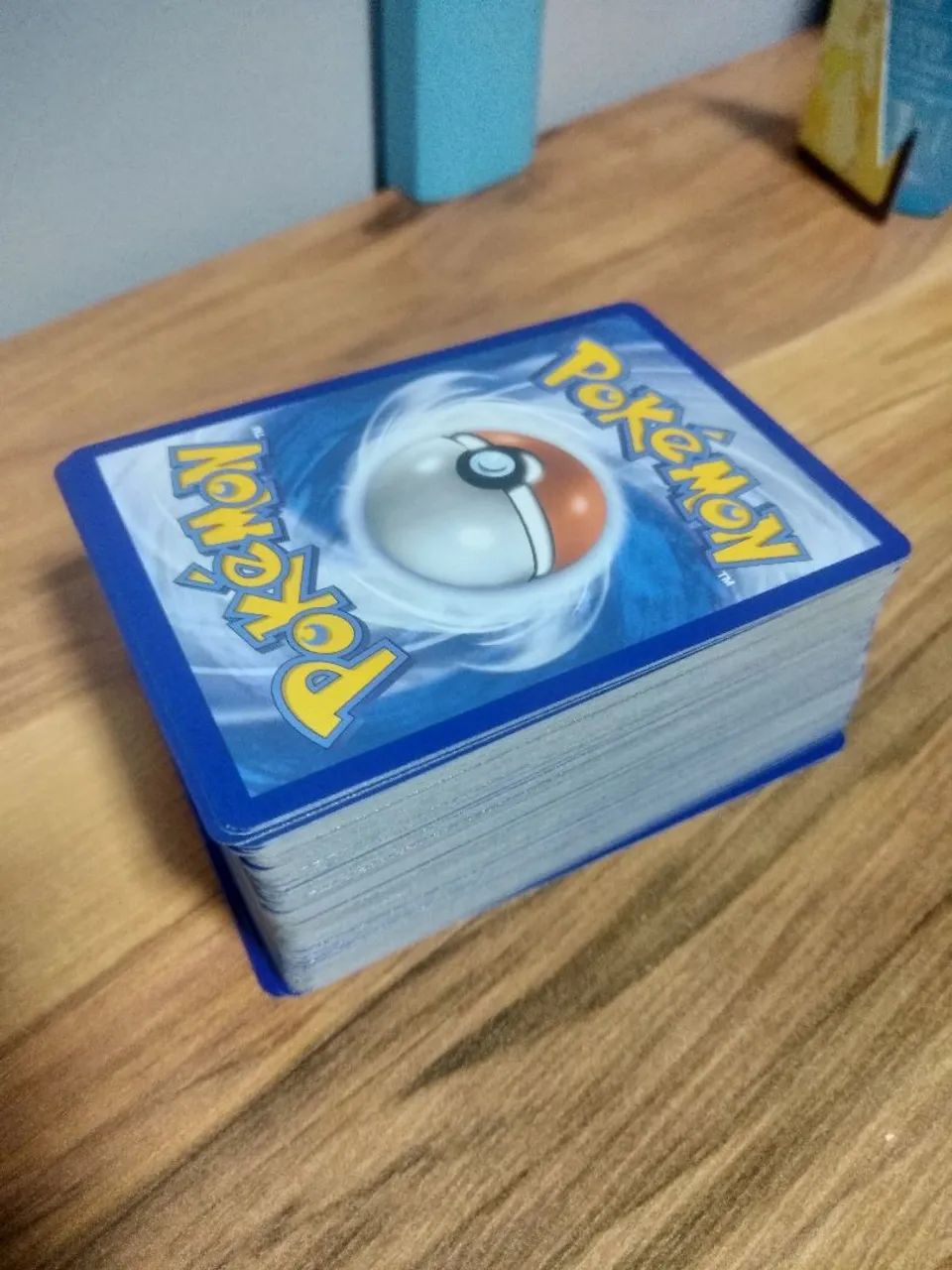 Pacote de 100 cartas comuns, incomuns, e raras. 