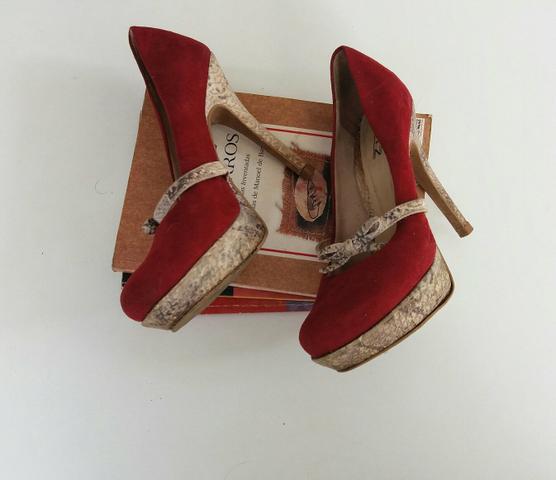 Sandalia salto alto vermelho com laço