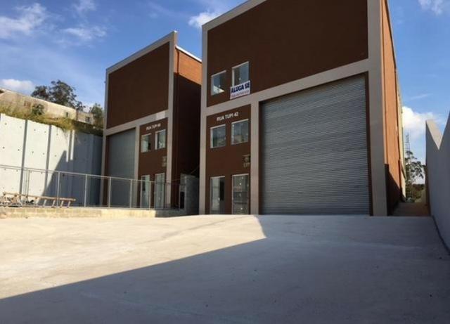 Galpão com 550 m2 para locação em Santana de Parnaíba - SP