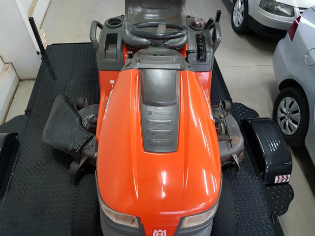 Trator husqvarna cortador grama - Foto 2