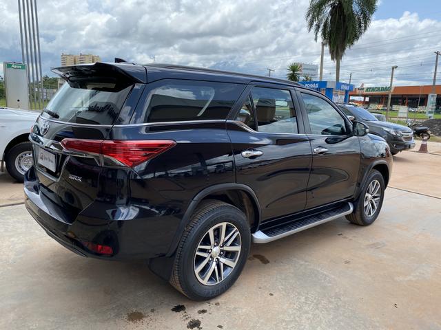 Hilux Sw4 Srx 2.8 4x4 Diesel Aut 2017 - Foto 3