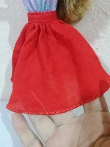 Saia Midi evasê vermelha para boneca Barbie tecido de algodão fininho - Foto 4