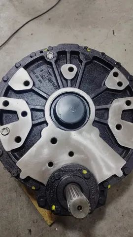 Cubo Redutor Dianteiro Colheitadeira Massey Ferguson  MF32 MF5650 MF3640 MF6690