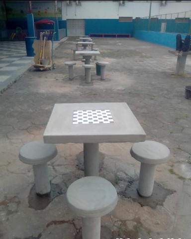 Mesas de concreto para praças