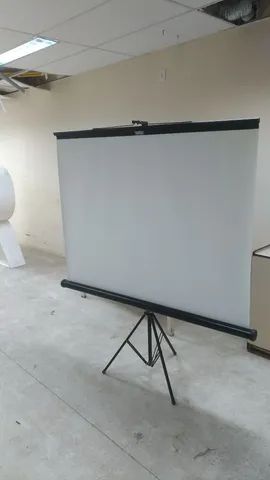 Telão projetor, com tripé acoplado, retratil, bom estado. E outros  - Foto 3