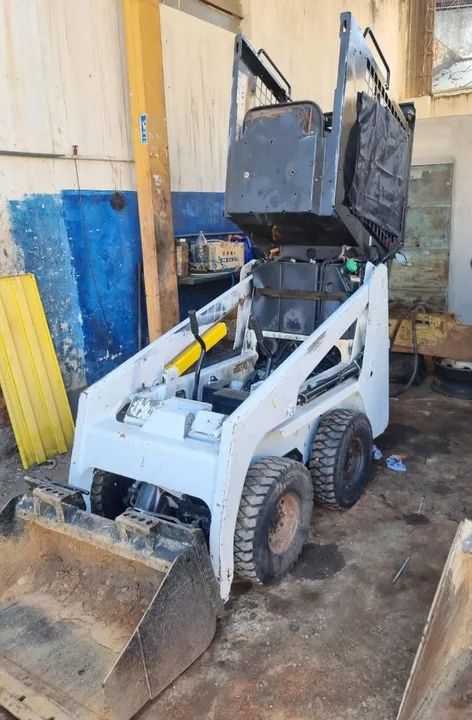 Mini Carregadeira Bobcat S70