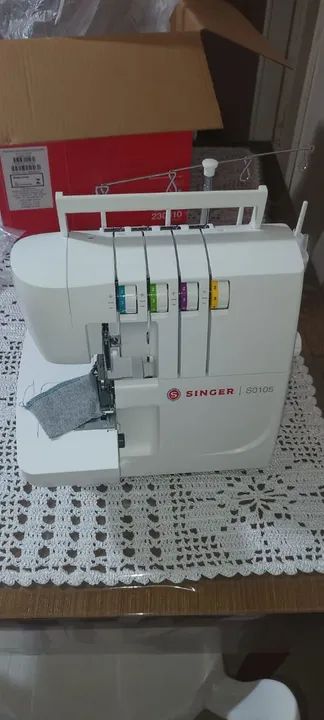 Máquina de costura Overlock Singer S0105