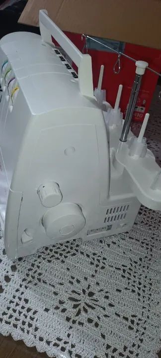 Máquina de costura Overlock Singer S0105 - Foto 4