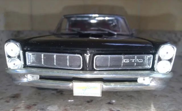 Maisto 1965 Pontiac GTO- Special Edition Black Pro Rodz - 1/18