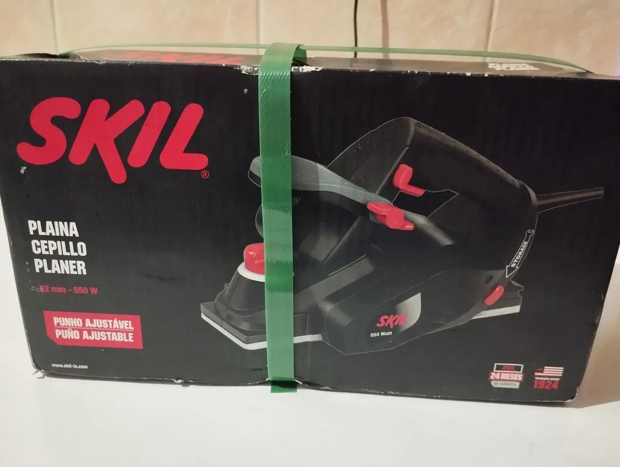 Plana e lixadeira de palma da marca Skil 