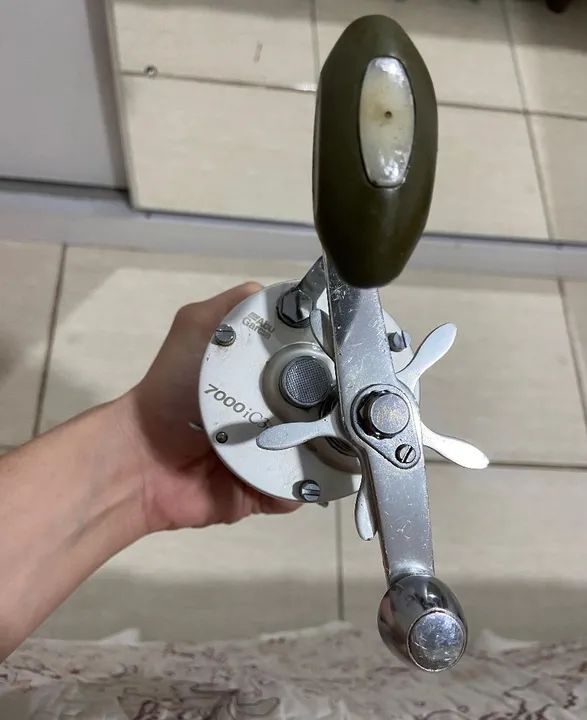 Vendo carretilha Abu garcia 7000 IC3 - Foto 5