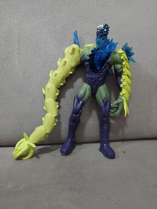 Max Steel Terreno Radical Extroyer Mega Larva - Mattel