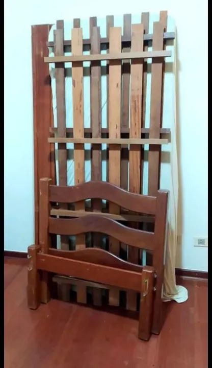 Cama de solteiro com cabeceira madeira maciça