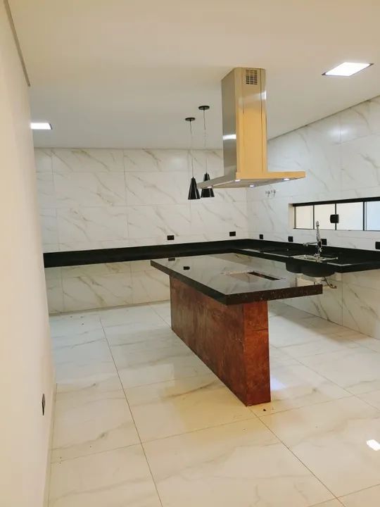 Casa com pisciana proximo av Guaiapo - Foto 5