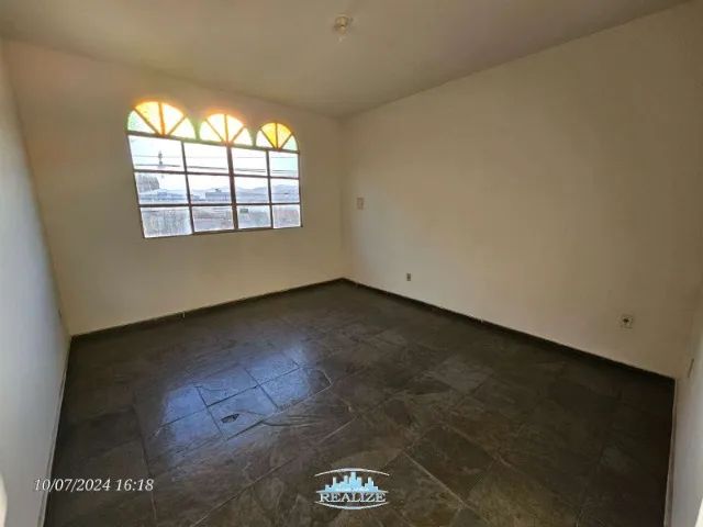Cód. 4303 - Aluga apartamento no bairro Centro, 03 quartos, 02 salas, sem garagem - Foto 3
