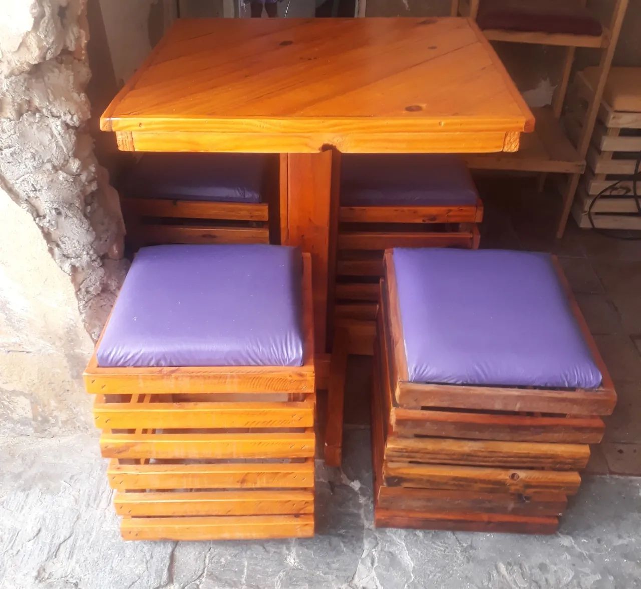 Conjunto de Mesa com banquinhos  - Foto 2