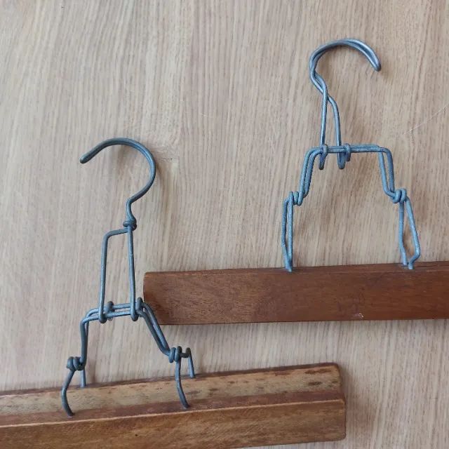 cabides 25cm madeira antigo vintage fechamento pressão saia calça (usado) - Foto 4