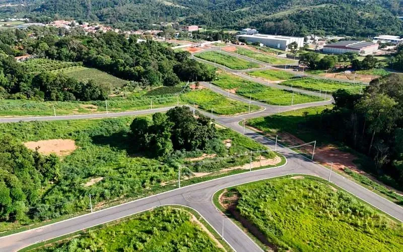 LOTES a partir de 300m² na REGIÃO de JUNDIAÍ com Área de Lazer em Condomínio Fechado