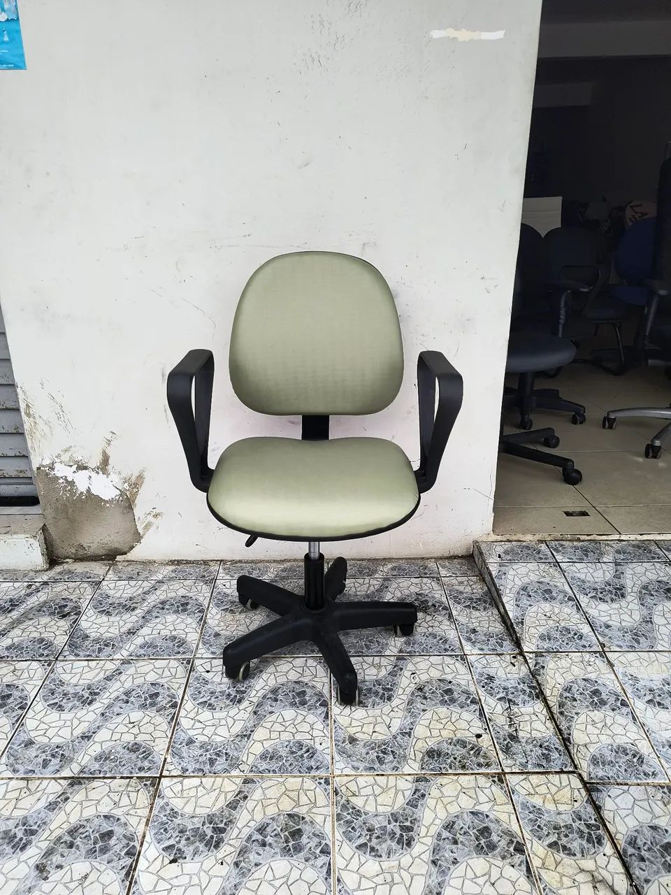Cadeira de Escritório Giratória com Rodas