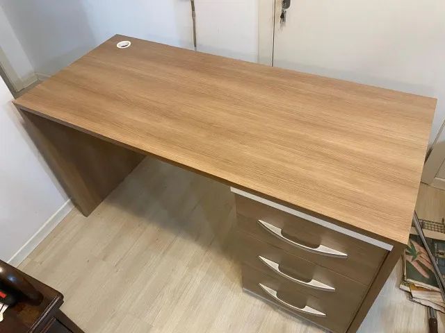 Escrivaninha Resistente