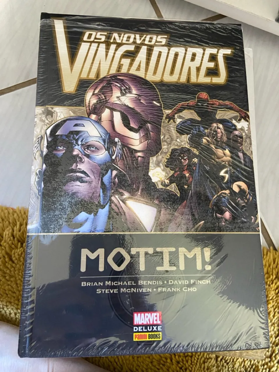 Os Novos Vingadores - Motim! (Marvel Deluxe Panini)