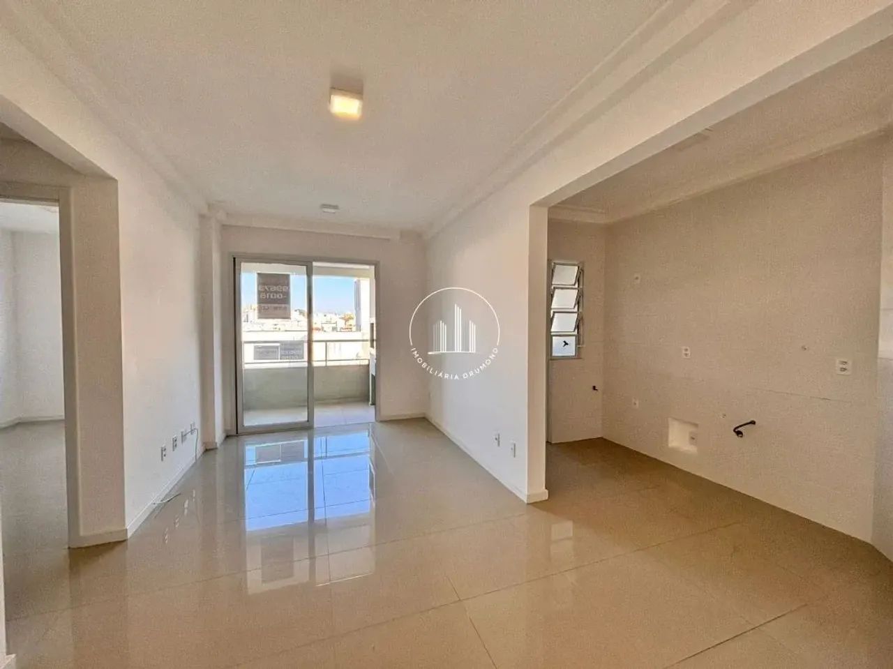 Apartamento 2 Quartos com 1 Suíte e 71m² - Abraão - EST