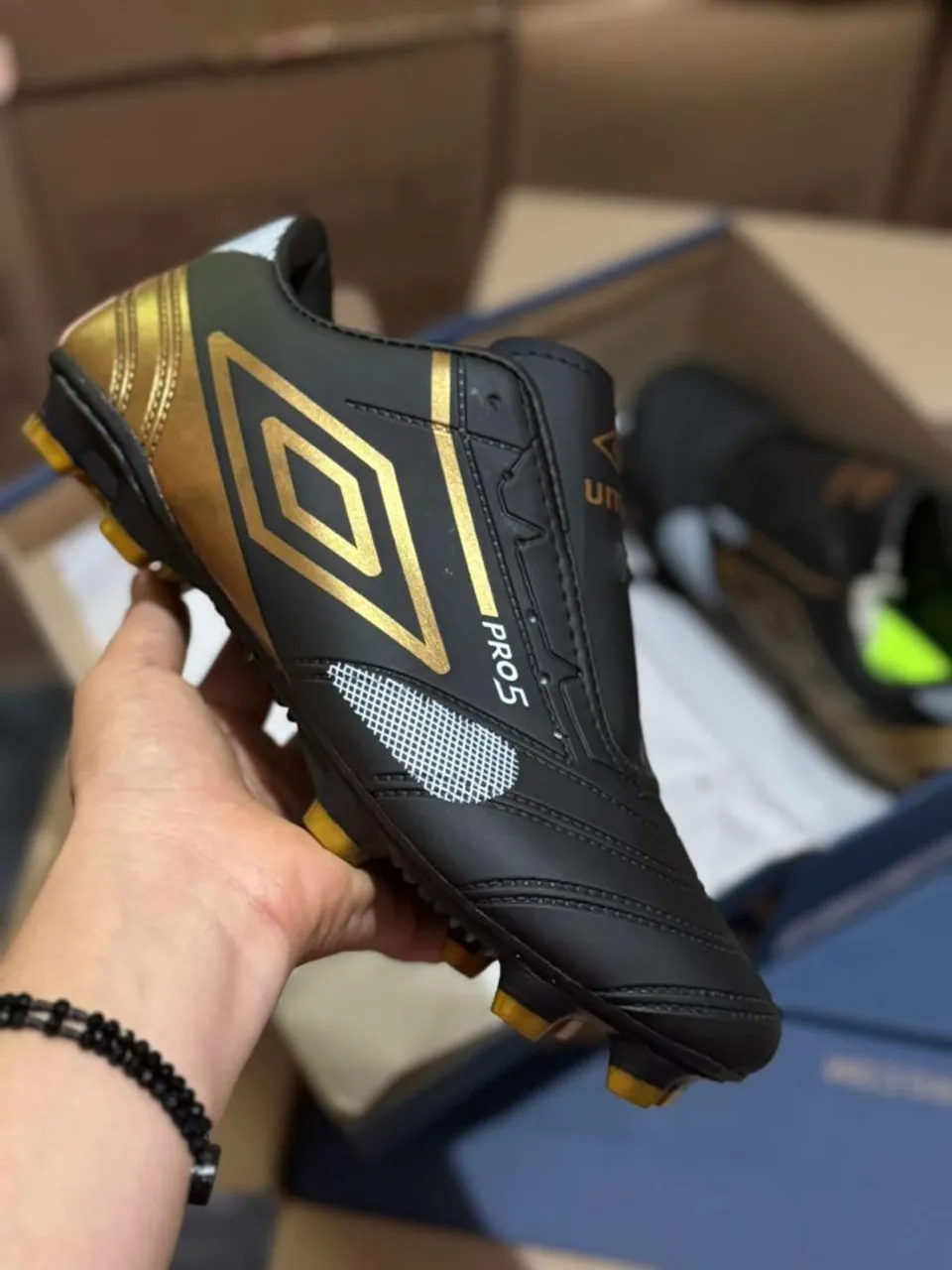 Chuteira Umbro Pro 5 - Campo