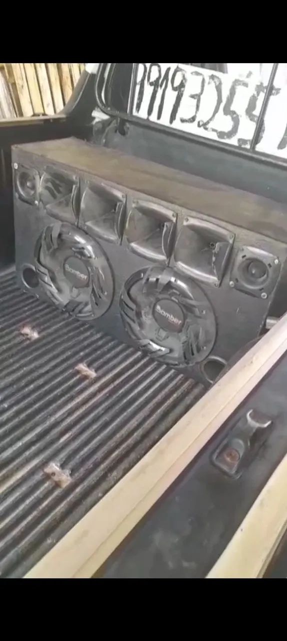 Som automotivo som de mala barato