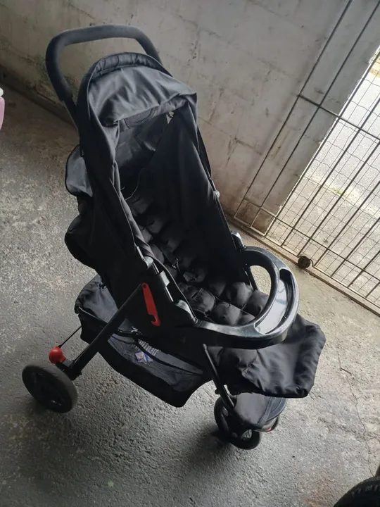 Carrinho de bebê leve e compacto