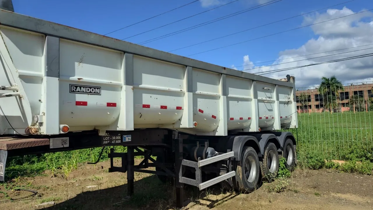 Carreta caçamba 3 eixos Randon