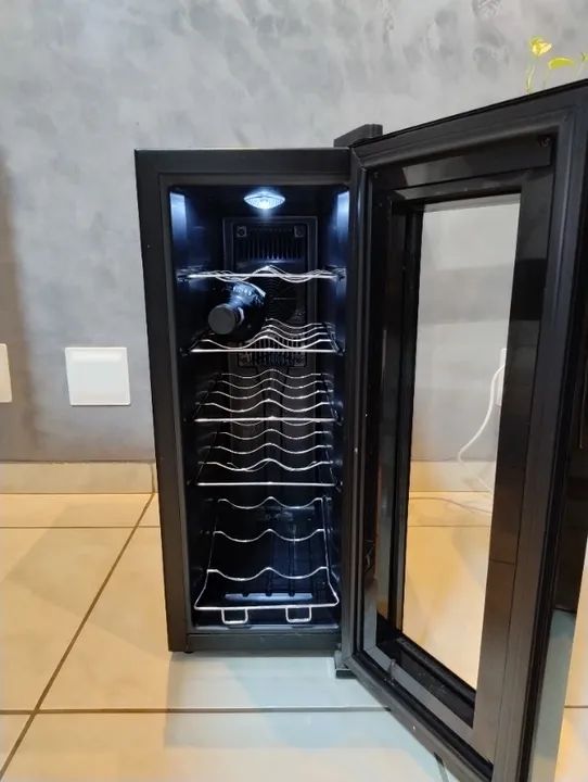 Adega Oster 12 garrafas Touch Control