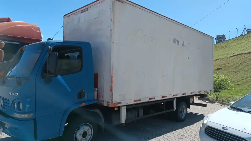 Oportunidade - Mercedes Benz Acello 2006