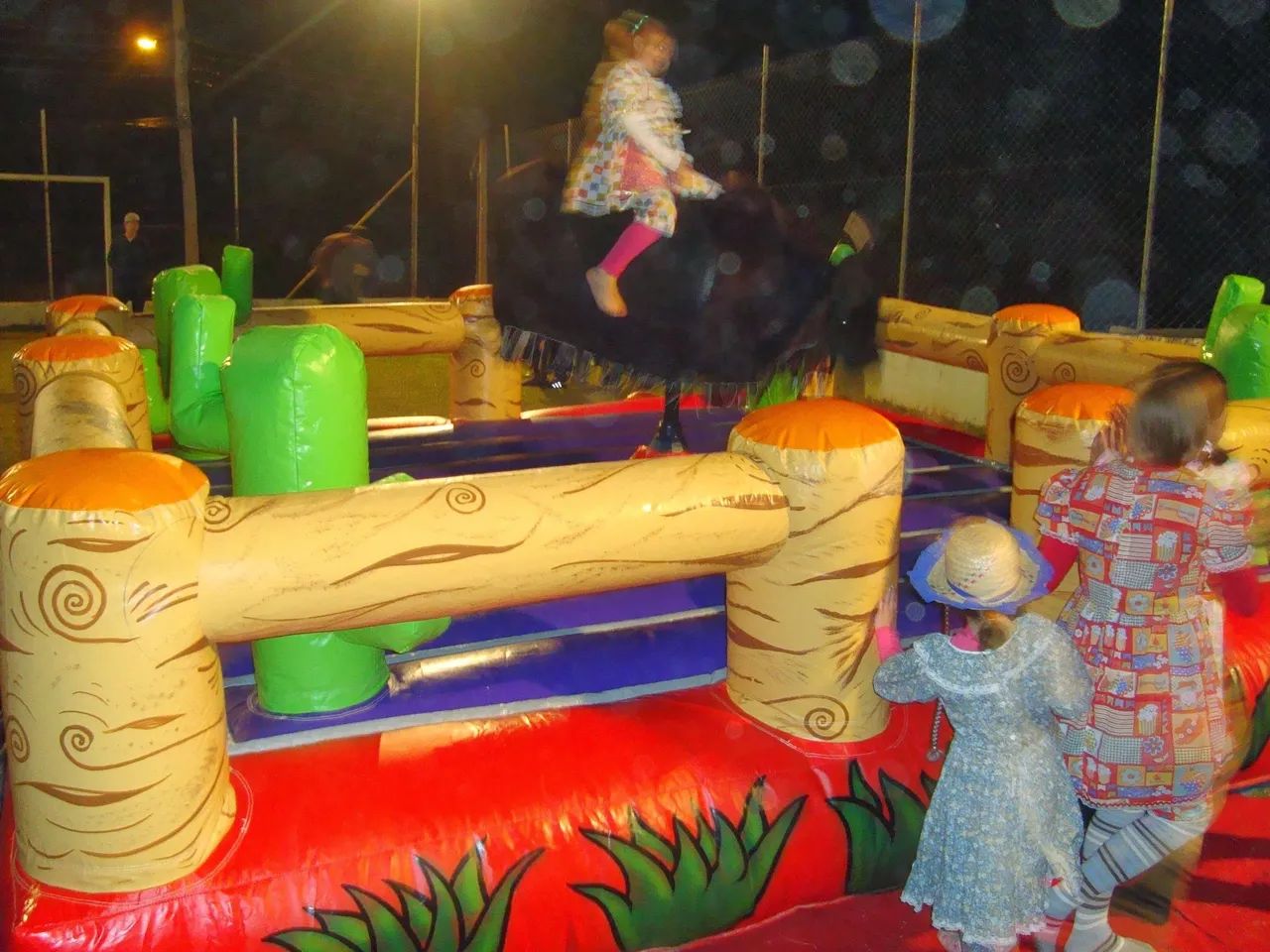 Touro Mecânico Inflável para Festa - Foto 3