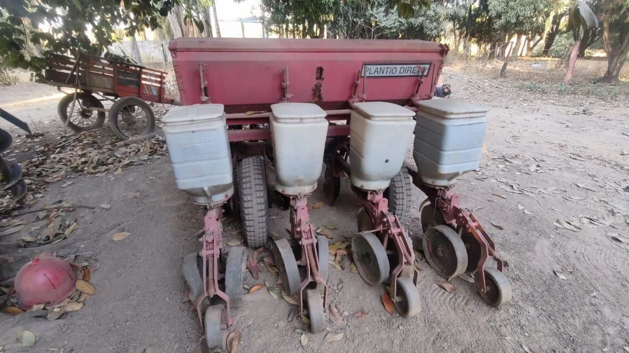 Plantadeira Milho Silagem Semeato 4 linhas - Foto 6