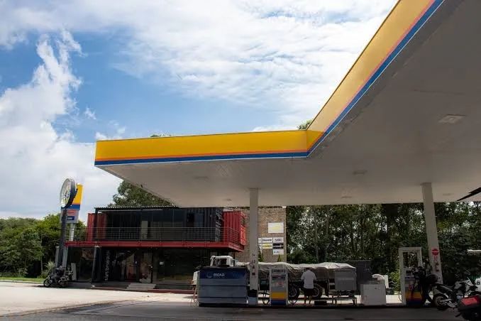 VENDO Terreno em frente a BR 101, ao lados moradores antigos, restaurante e posto gasolina - Foto 4