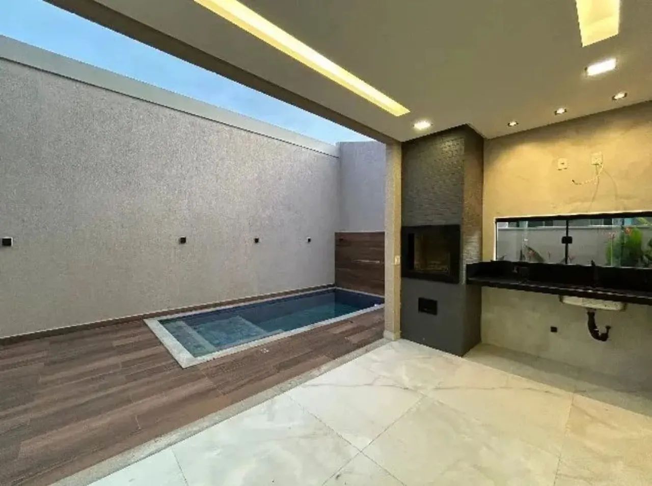 VILLA CALÁBRIA - Casa em condomínio fechado com Piscina, 4/4 sendo 3 suítes. - Foto 4