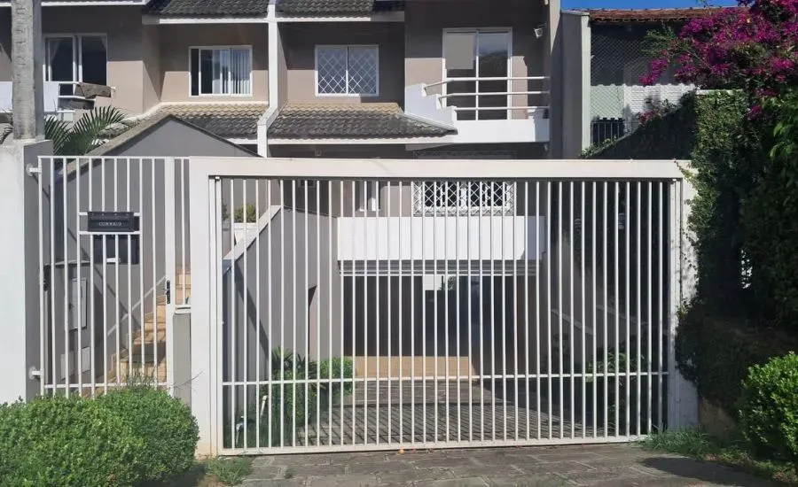 Sobrado com com 408² de area total com 3 quartos em Pilarzinho - Curitiba - PR
