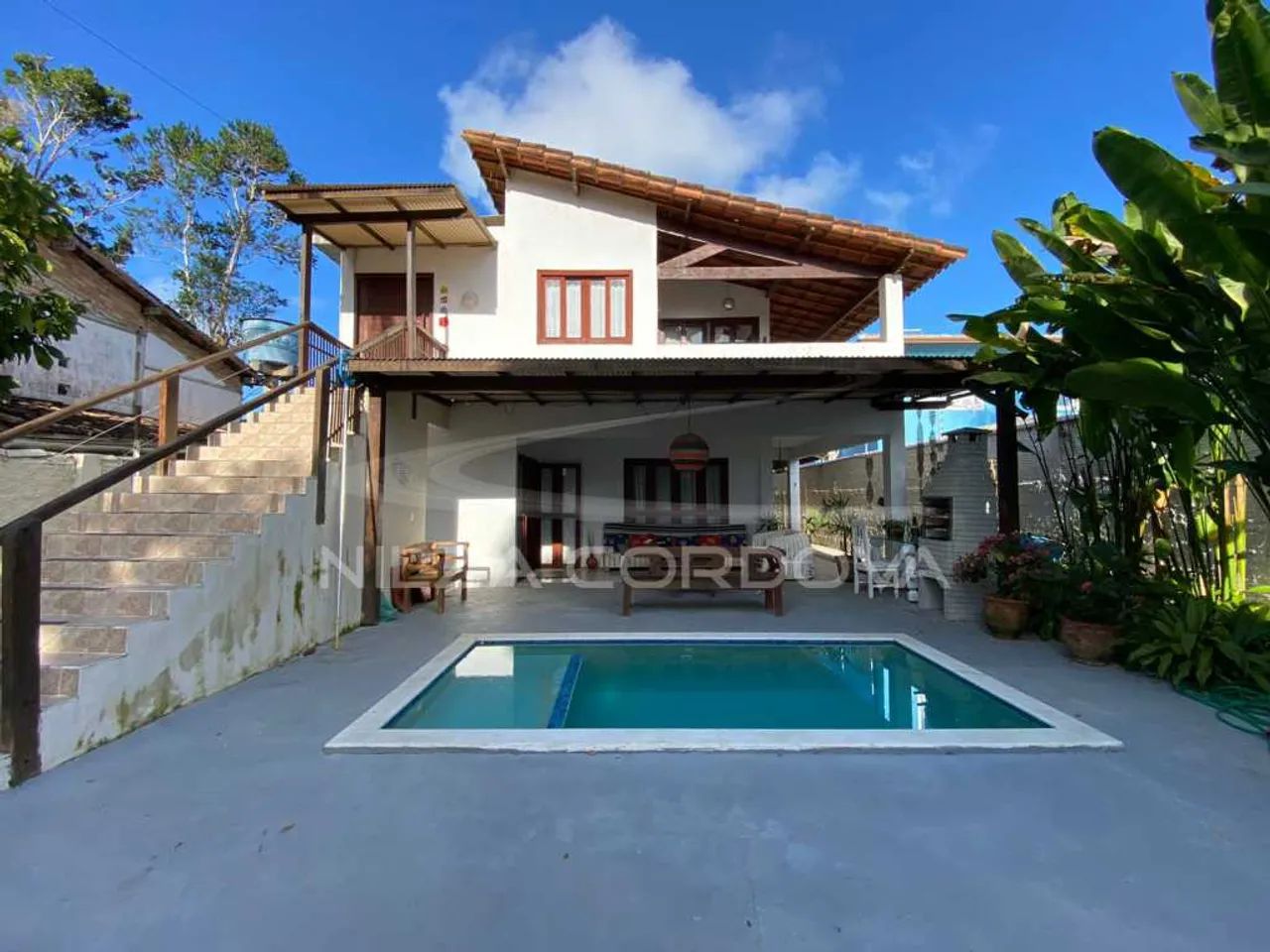 Oportunidade de casa com 6 quartos e piscina