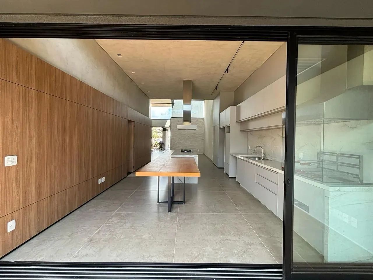 CASA LINEAR COM 4 SUITES E PISCINA AQUECIDA COM CASCATA. - Foto 4