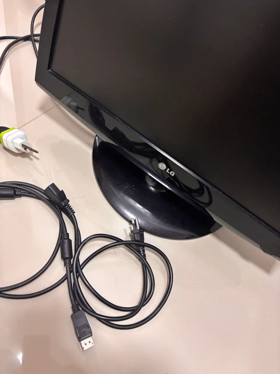 LG TV 22 inches64595545305730121