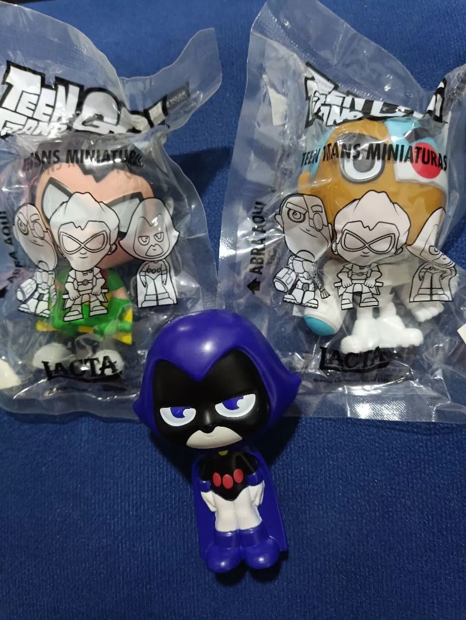 Kit completo da coleção miniaturas da Lacta dos Jovens Titãs 