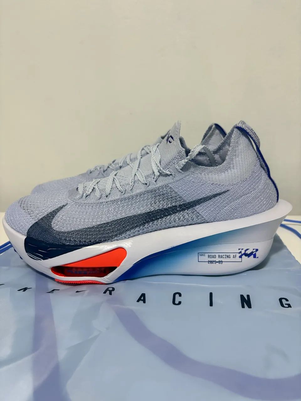 Nike ZoomX Vaporfly 3 - TAM 43 - Calçados Esportivos - Centro