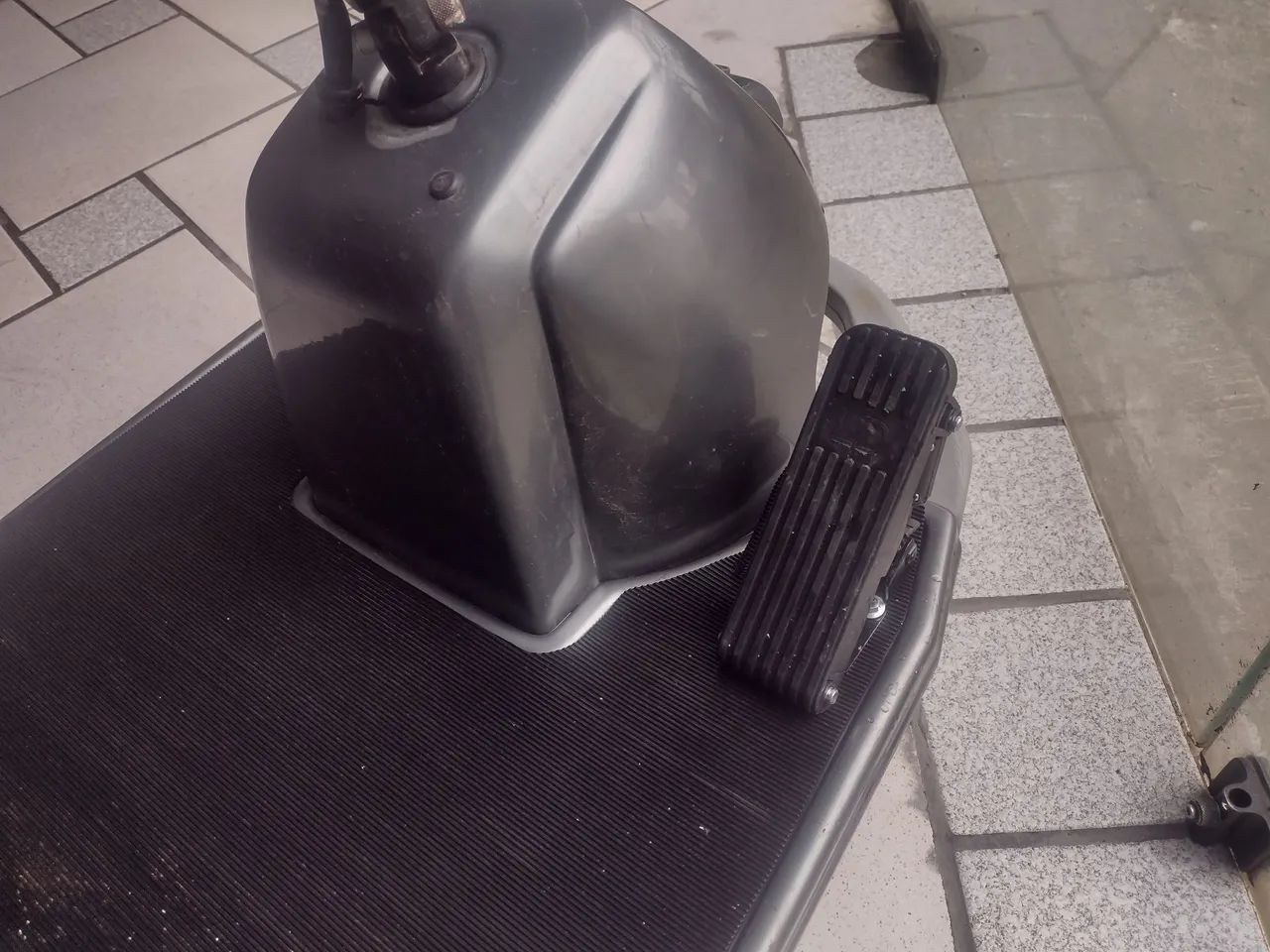 Carro para idoso. Eletrico triciclos 