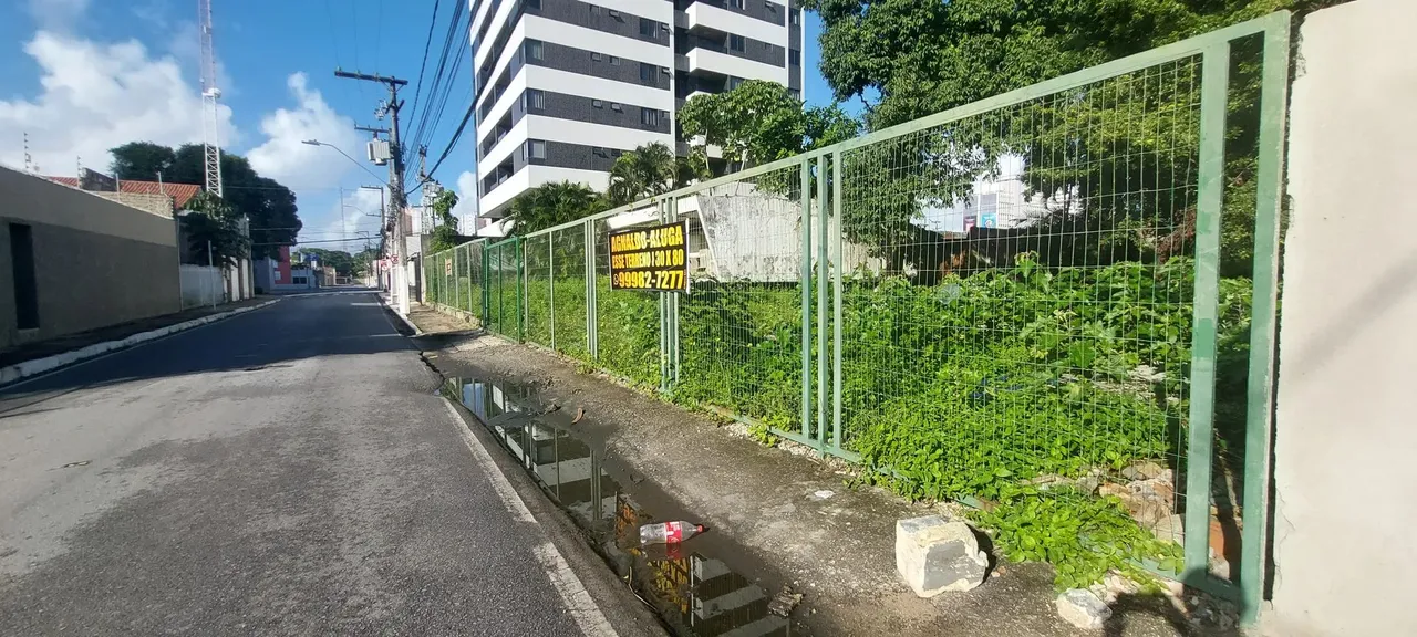 Imóvel para aluguel possui 2400 metros quadrados em Farol - Maceió - AL