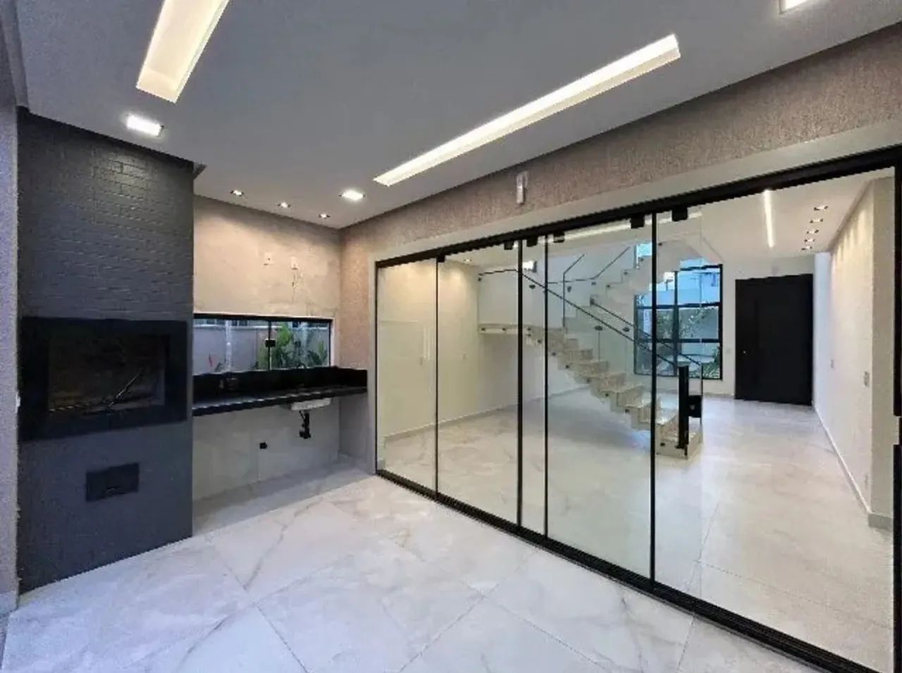 VILLA CALÁBRIA - Casa em condomínio fechado com Piscina, 4/4 sendo 3 suítes. - Foto 5