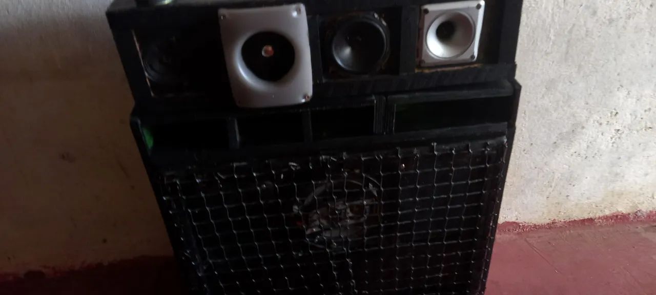 Uma caixa de som grave e médio  - Foto 2