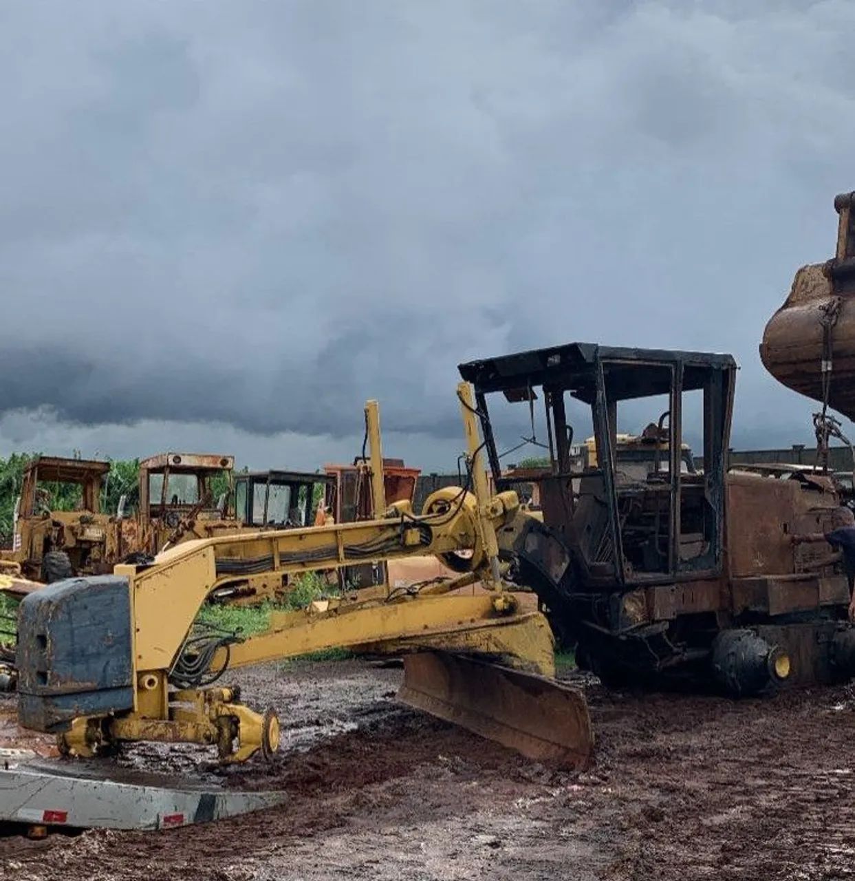 MOTONIVELADORA KOMATSU GD655