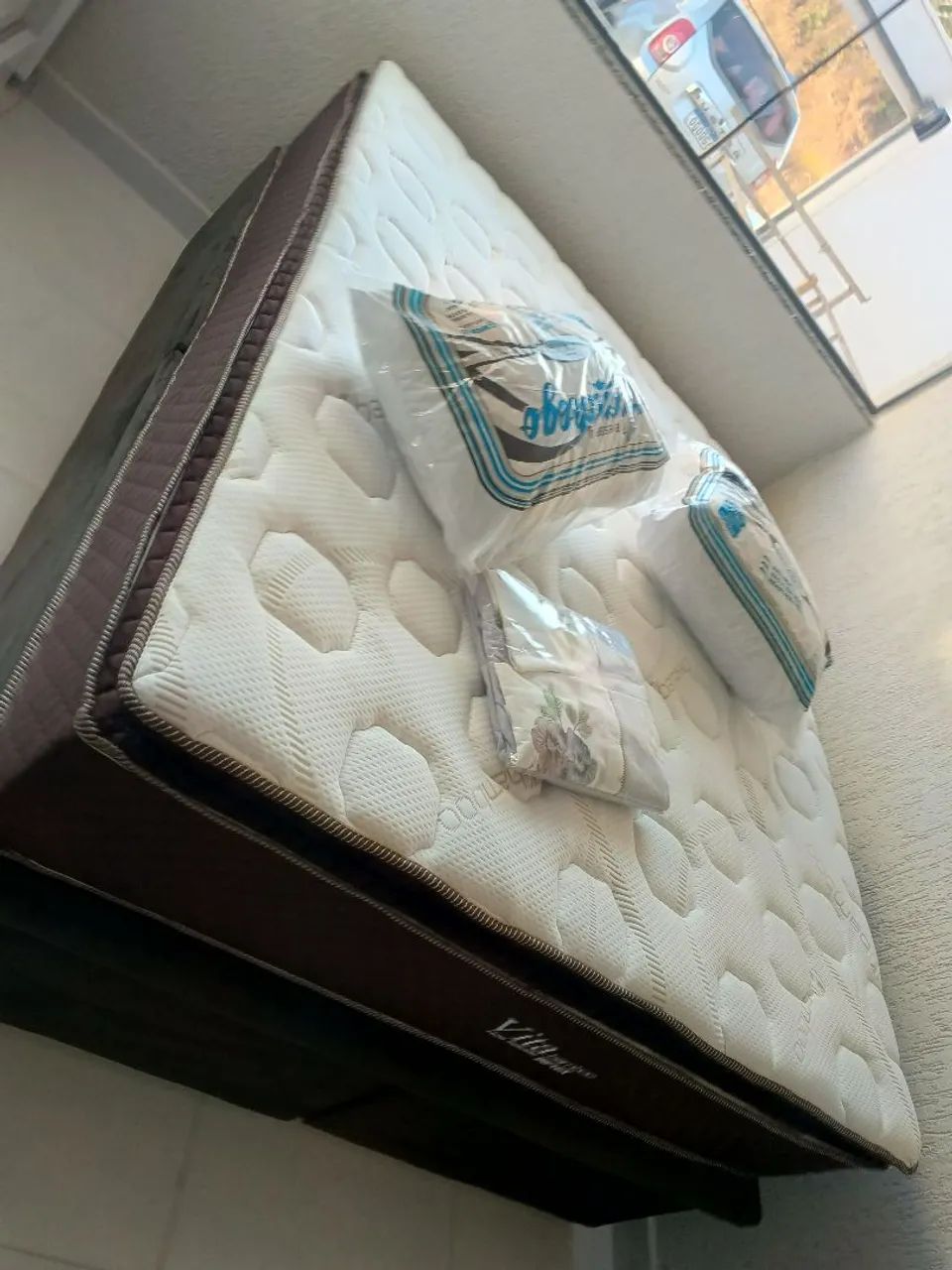 Cama Queen size com colchão espuma selada d33